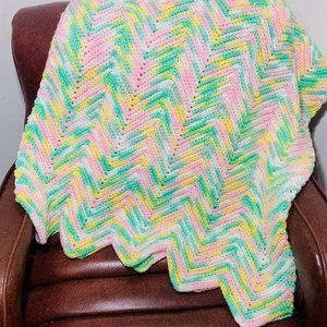 Handmade Crocheted Scalloped Edge Large Baby Blanket Afghan 55” x 48”